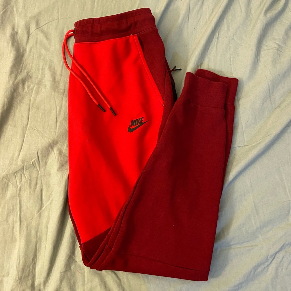 WORN ONCE SIZE SMALL MEN NIKE JOGGER